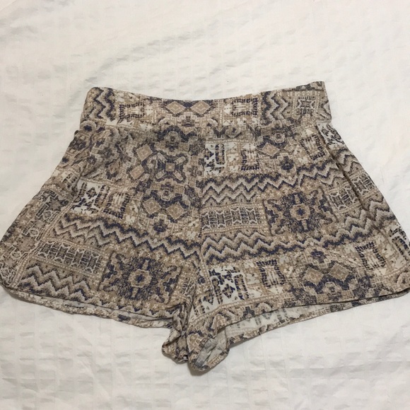 Patterned Shorts - Picture 1 of 2